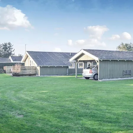 Three-bedroom Holiday In * Hjørring