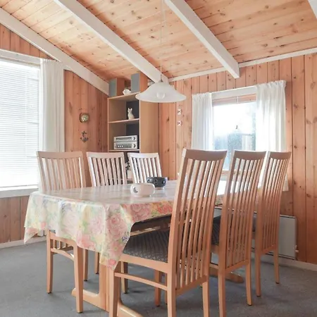 Feriehus Three-bedroom Holiday In